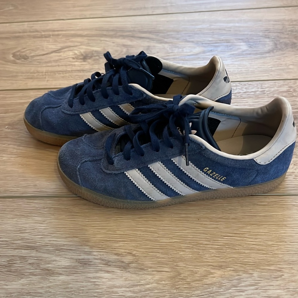 Adidas gazelle shoes big kids size 4